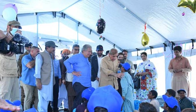 UN Secretary-General Antonio Guterres and PM Shahbaz Sharif visit a help camp.
